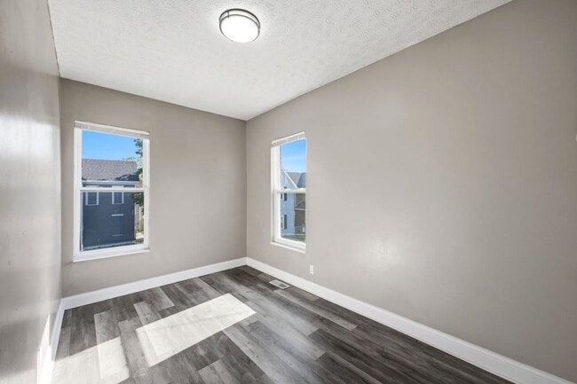 Building Photo - 387 St Clair Ave