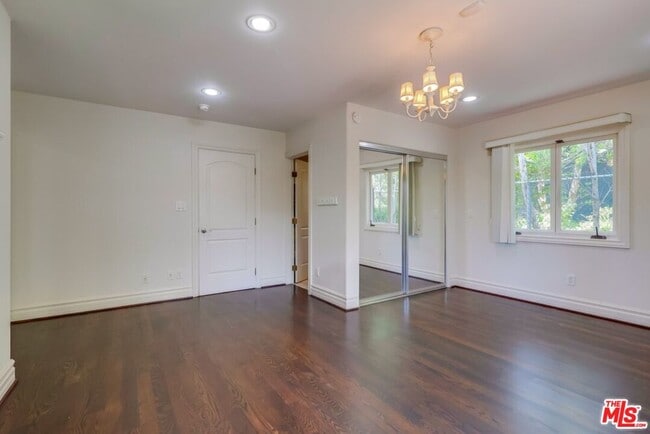 Building Photo - 114 S Layton Dr
