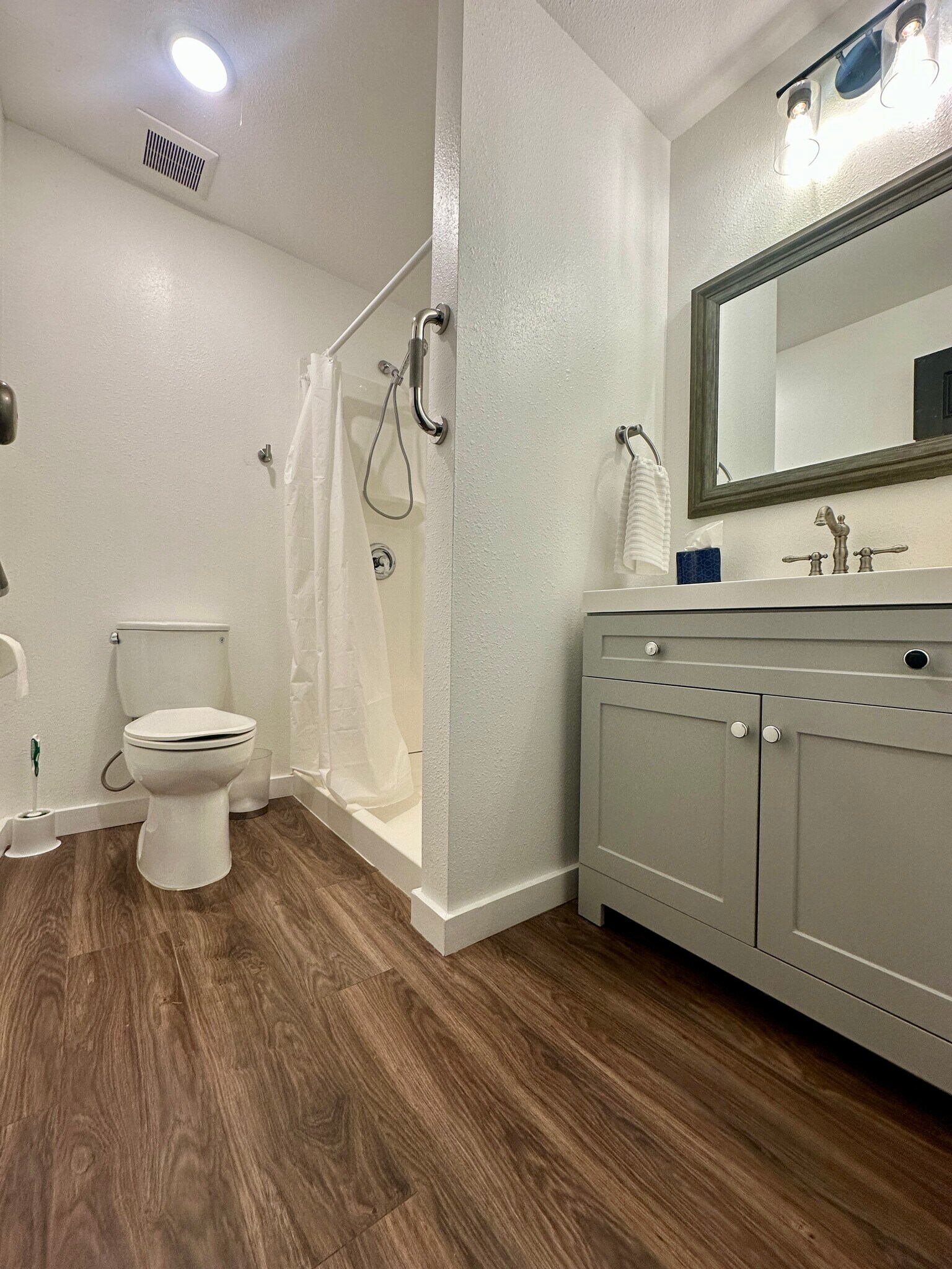 Master Bath - 309 N 200 W