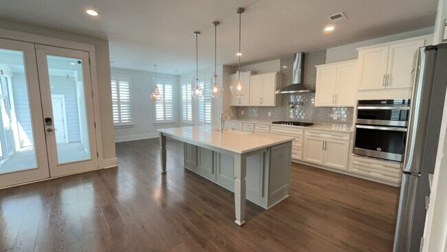 Building Photo - 4 bedroom, 3.5 bath