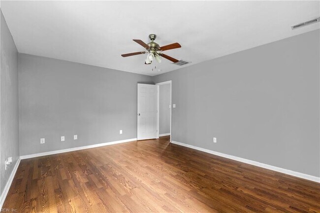 Building Photo - 633 W 29th St