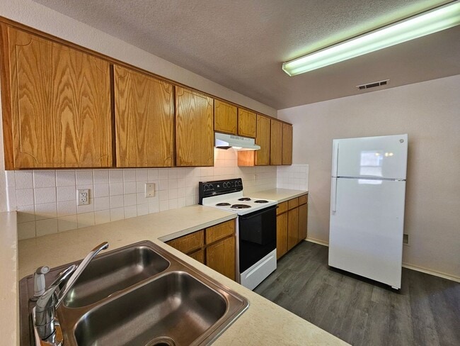 Building Photo - 3407 Toledo Dr
