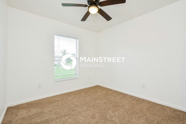 Building Photo - 3 Bedroom Pet-Friendly Home in Umatilla, FL with Main Street Renewal