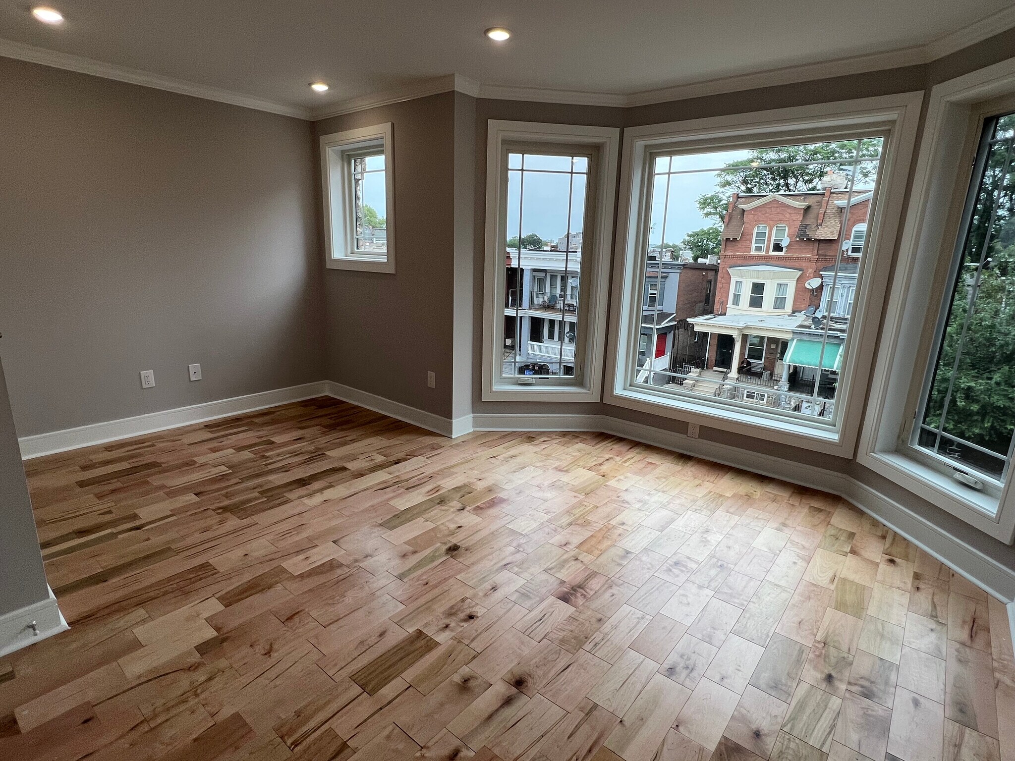 Building Photo - 5128 Spruce St