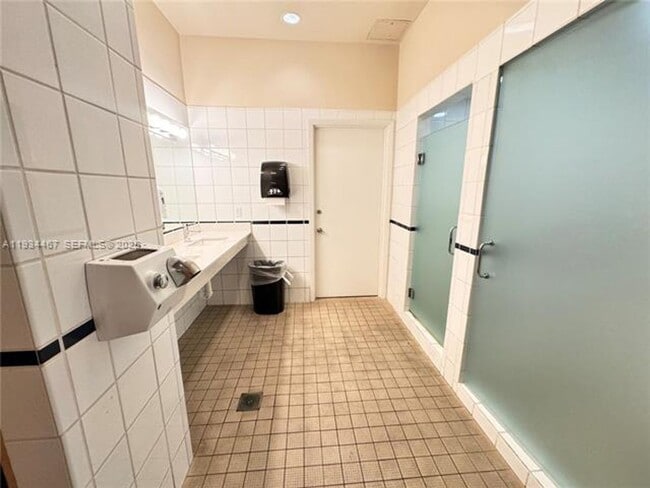 Building Photo - 5161 Collins Ave