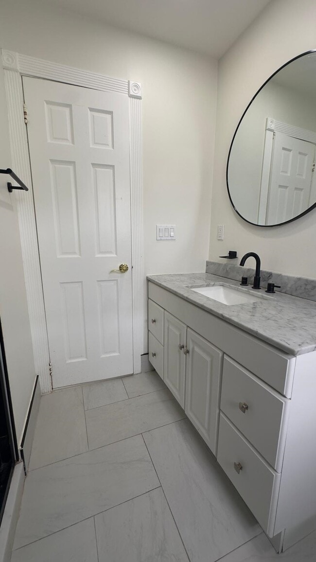 Building Photo - 728 Liberty Ave