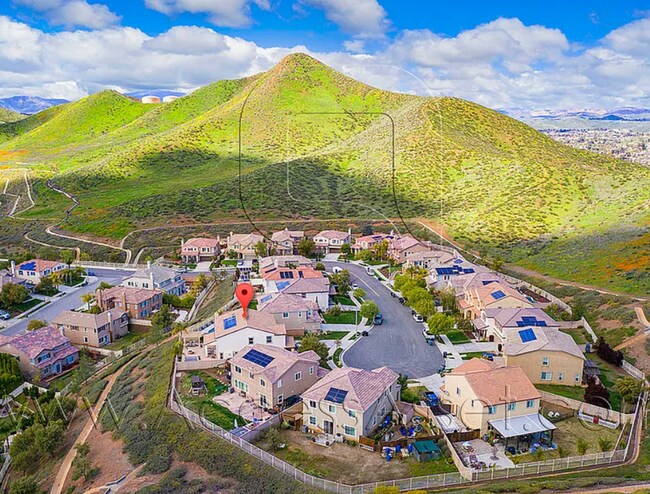 Building Photo - Expansive Five-Bedroom Retreat with Stunning Outdoor Living at Heather Ridge