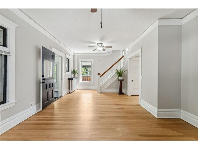 Building Photo - Beautiful 5 Bedroom 3 Bathroom House in MacGroveland