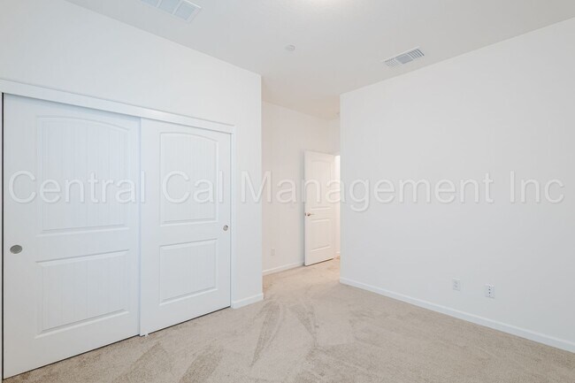 Building Photo - 4 Bedroom/3 Bath Home with Solar in Commun...