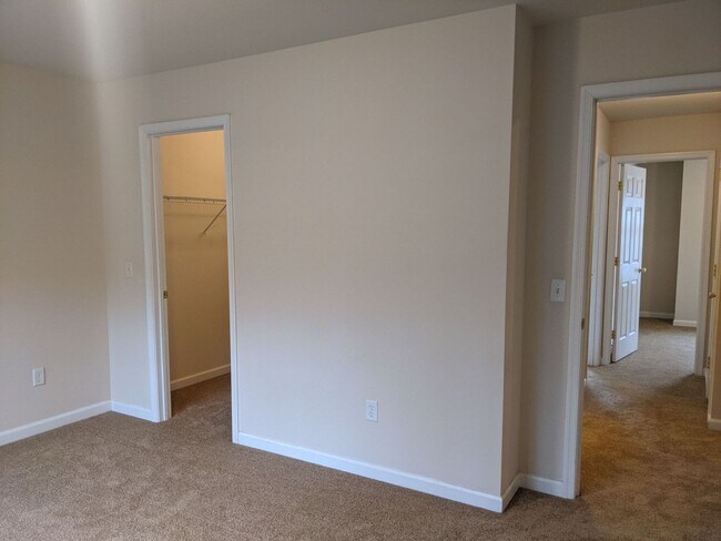 Building Photo - 3 Bedroom Townhouse for Rent in Waynesboro!