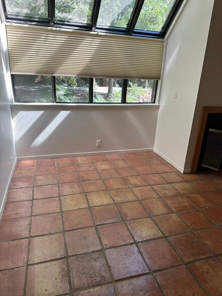 Building Photo - 909 Alvarado Ave