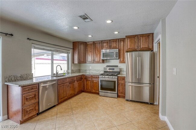 Building Photo - 3055 S Topaz Rd