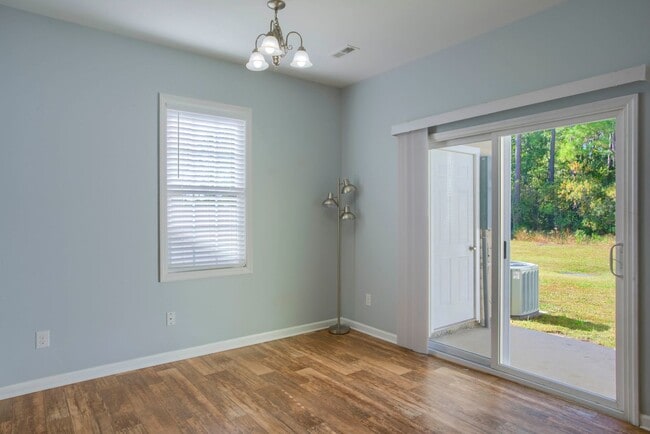 Building Photo - 113 Beacon Woods Dr