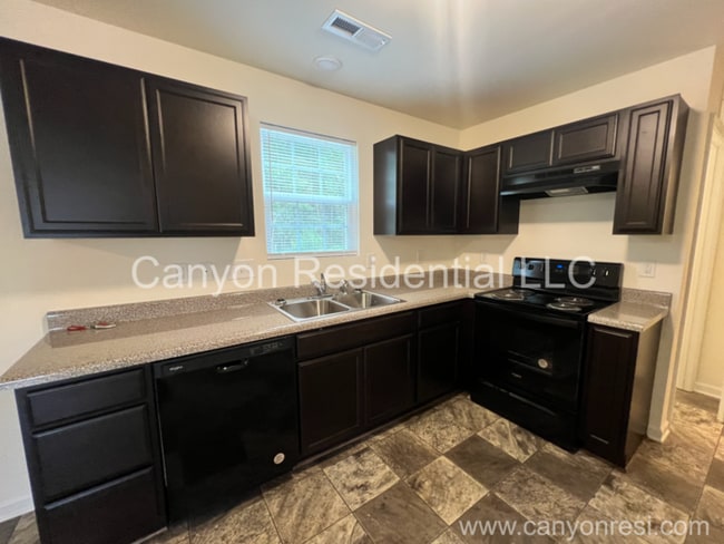 Building Photo - 505 Kelly Rd