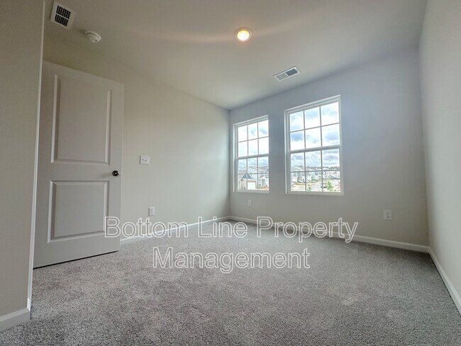Building Photo - 5336 Small St