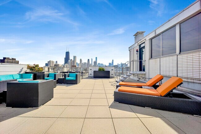 Building Photo - 1555 N Dearborn Pkwy