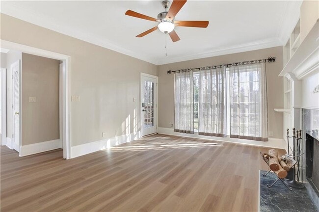 Building Photo - 2020 Oak Ln