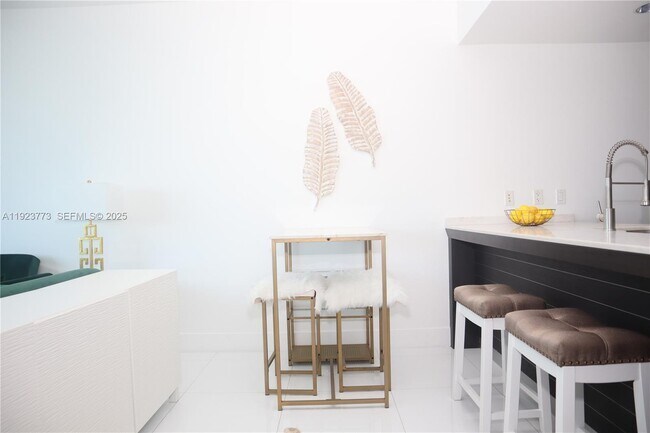 Building Photo - 200 Biscayne Blvd Way