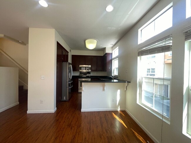 Building Photo - Fremont - Gated Community 2 Bed Townhouse