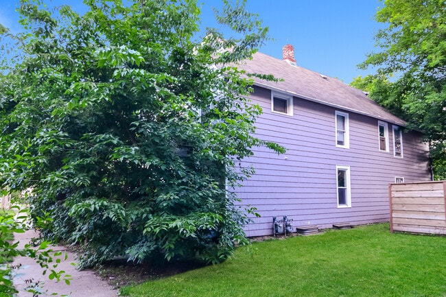 Building Photo - 454 Sherburne Ave