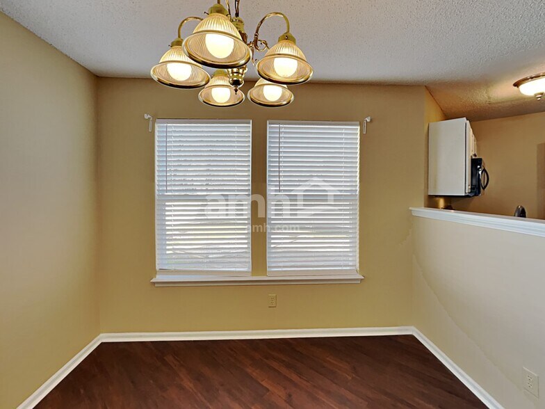 Building Photo - 10970 Clear Spring Dr