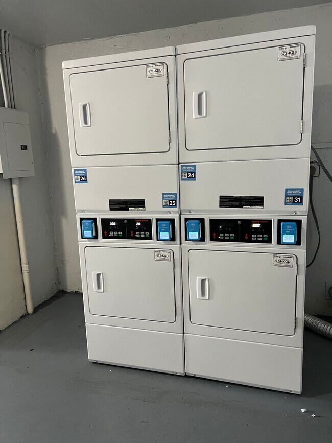 Building Photo - 2498 SW 17th Ave