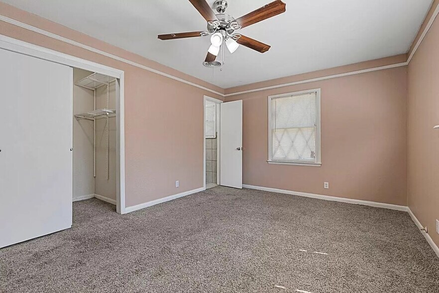 Building Photo - 5720 Wharton Dr