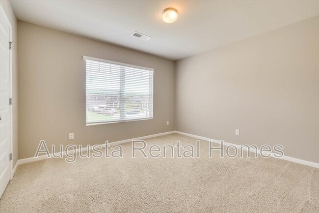 Building Photo - 5054 Vine Ln