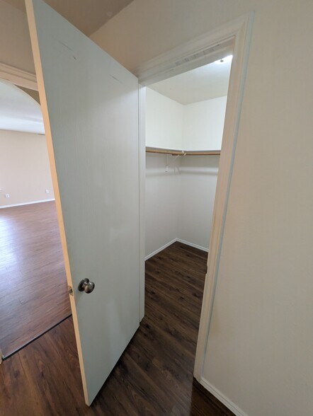 Building Photo - 133 Carolyns Way