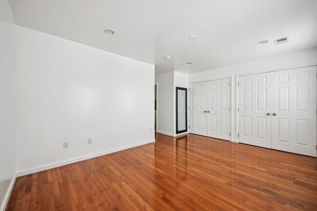 Building Photo - 314 Avenue B