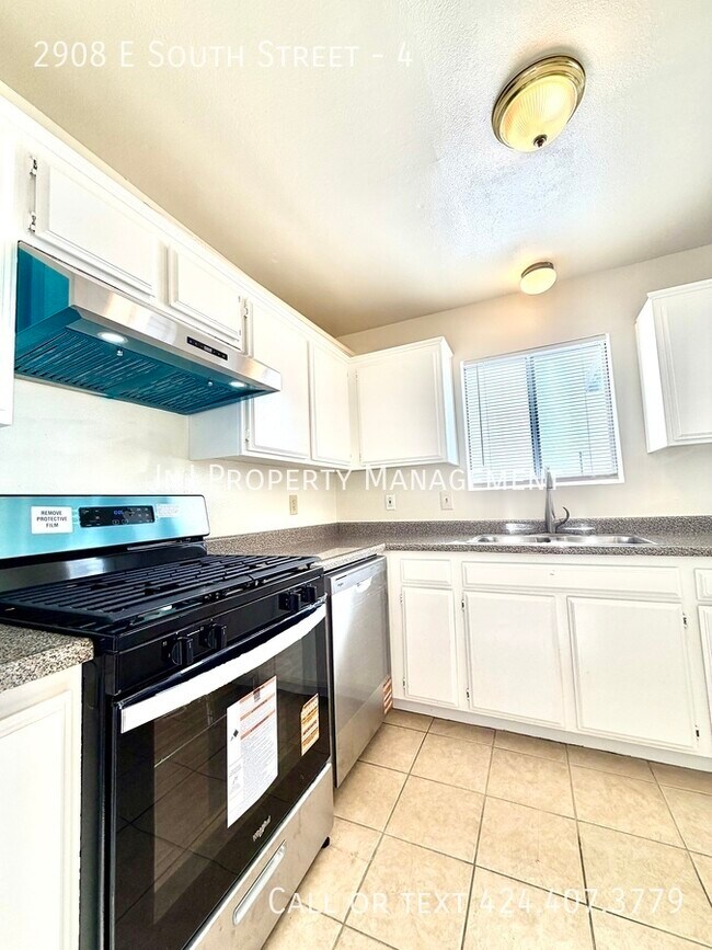 Building Photo - 2908 E South St