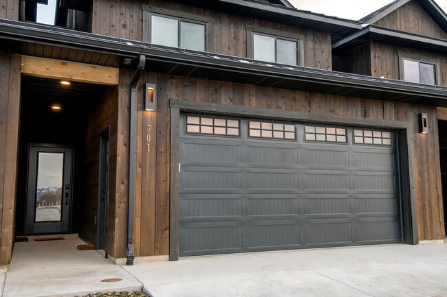 Building Photo - 701 Stone Peak Lp