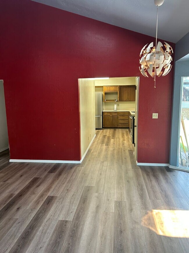 Building Photo - 3886 Canyon Loop