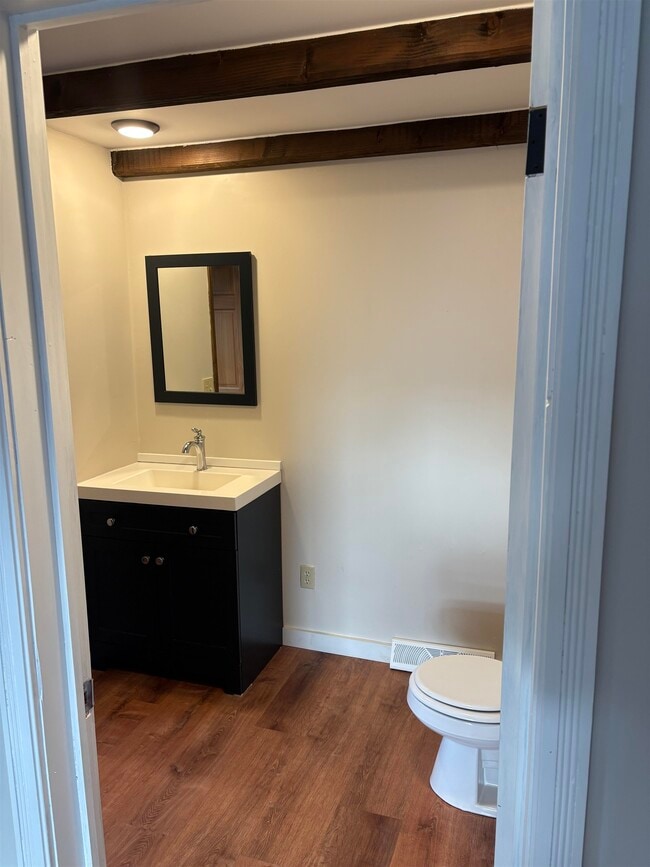 Building Photo - 290 Glen Ledge Rd