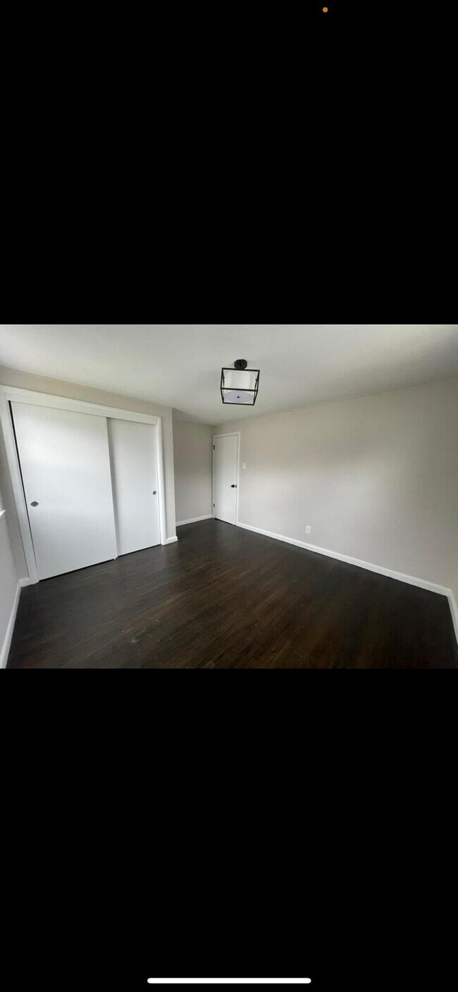 Building Photo - 206 Ava Ave