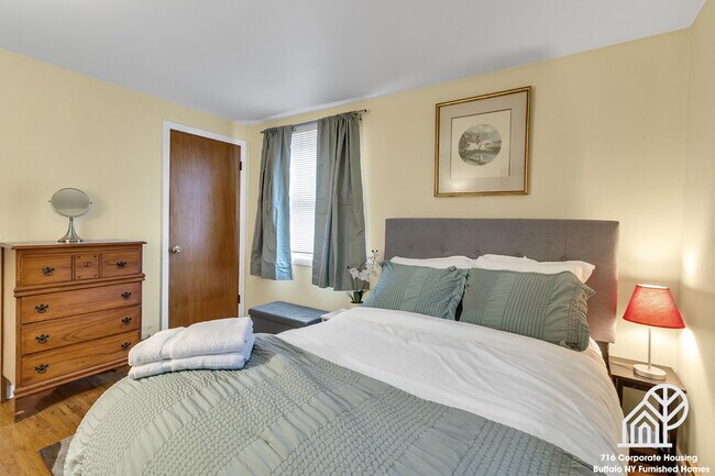 Building Photo - Furnished 2-Bedroom Apartment in Cheektowaga