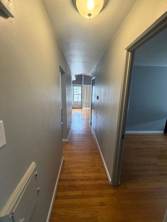 Building Photo - 1315 Mendell Dr