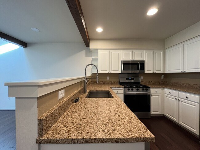 Building Photo - Incredible Forrest Park Townhome!! 2 bedroom, 2 bath, HUGE attached Garage!
