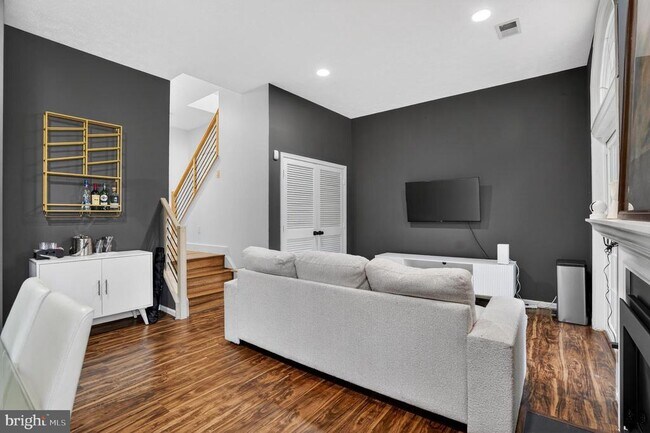 Building Photo - 11433 Heritage Oak Ct