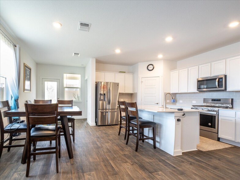 Building Photo - 14020 Neskar Dr