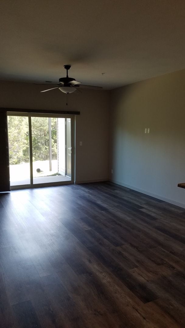 Building Photo - Lake Condo