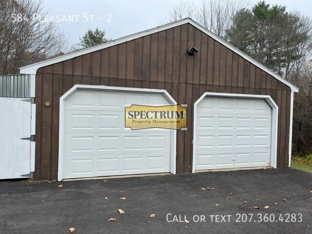 Building Photo - 584 Pleasant St