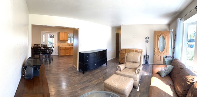 Main floor Living room - 2967 W Tanforan Dr