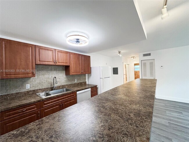 Building Photo - 363 Washington Ave