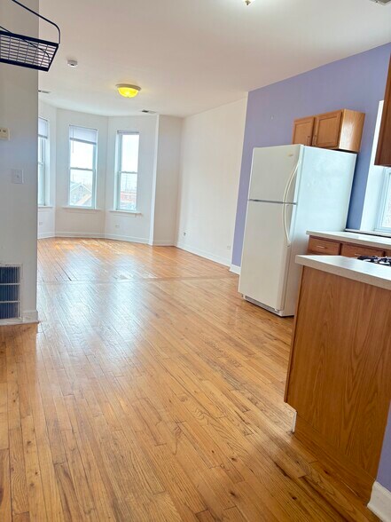 Building Photo - 1112 W 18th St