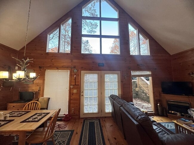 Building Photo - 664 Fox Run Dr