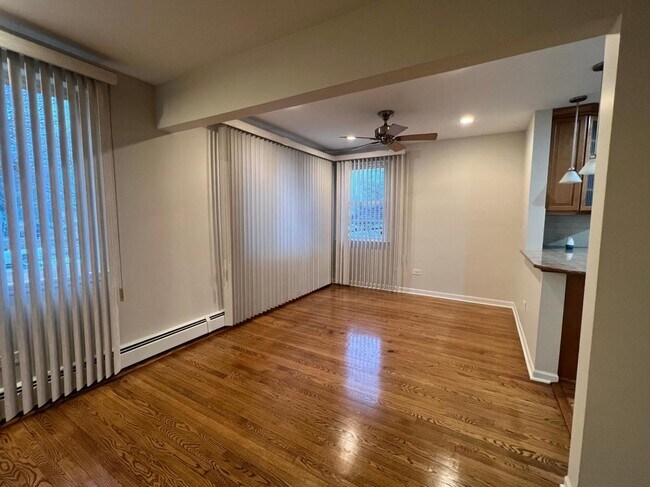 Building Photo - 9533 Schiller Blvd