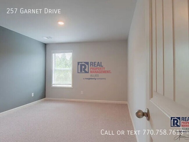 Building Photo - 257 Garnet Dr