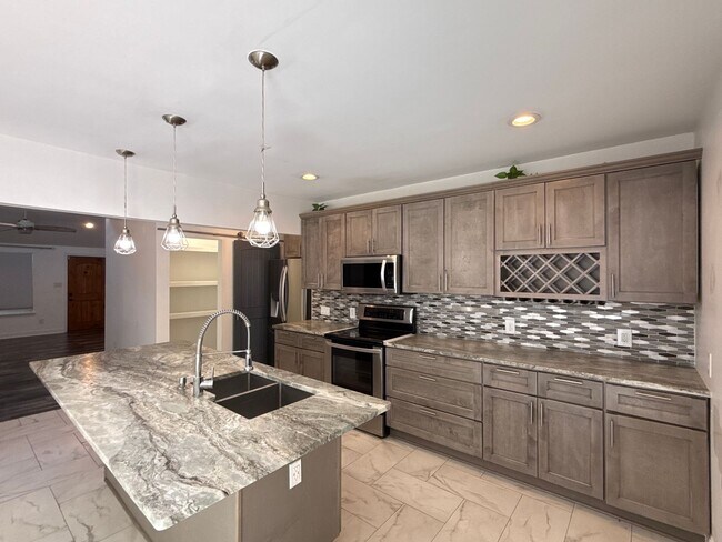 Building Photo - Updated Ranch Home with Luxury features!