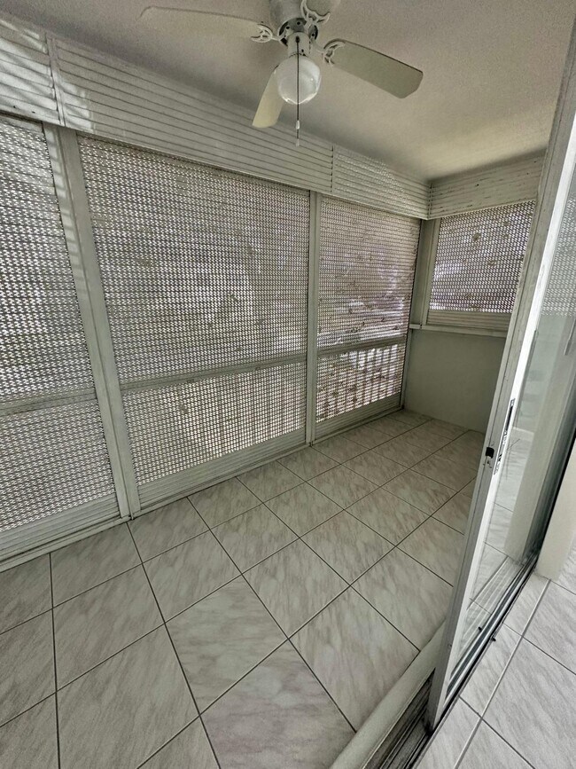 Building Photo - 4158 Inverrary Dr